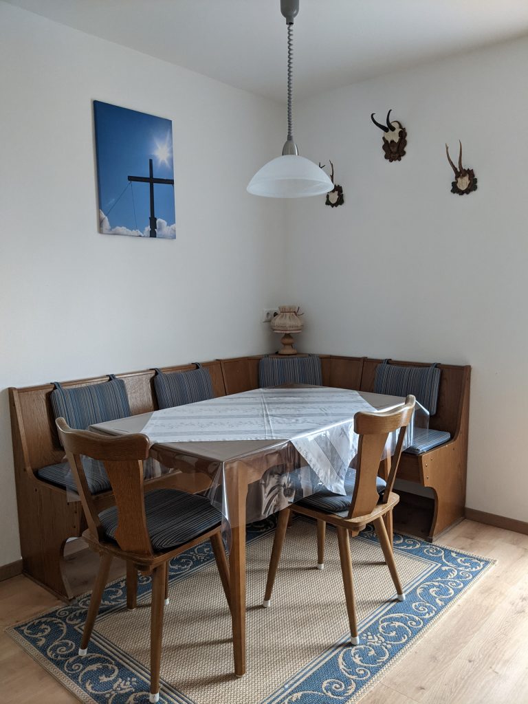 Dining table apartment 1